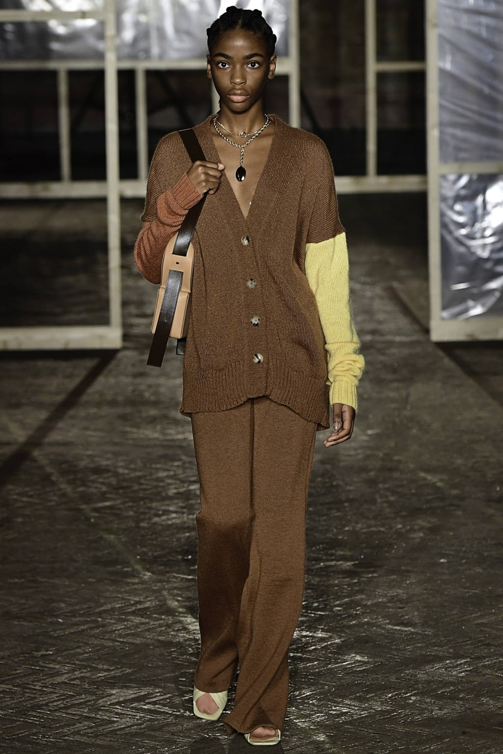 Fashion Week London Fall/Winter 2019 look 16 from the Rejina Pyo collection 女装