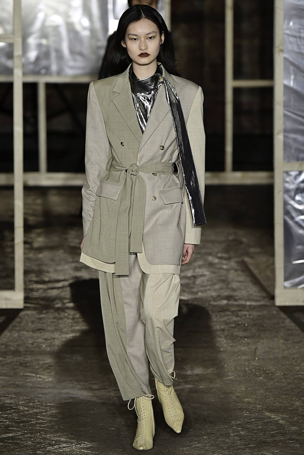 Fashion Week London Fall/Winter 2019 look 34 from the Rejina Pyo collection 女装
