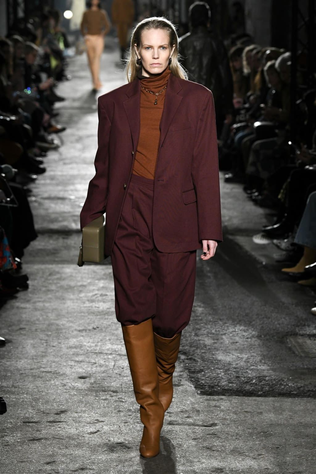 Fashion Week London Fall/Winter 2020 look 25 from the Rejina Pyo collection 女装