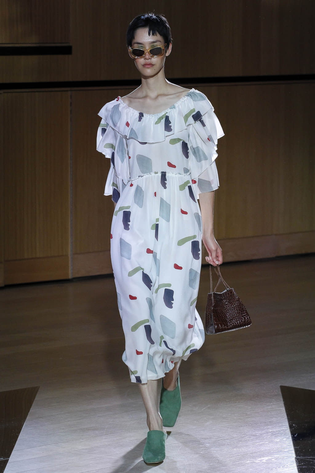 Fashion Week London Spring/Summer 2018 look 16 from the Rejina Pyo collection womenswear