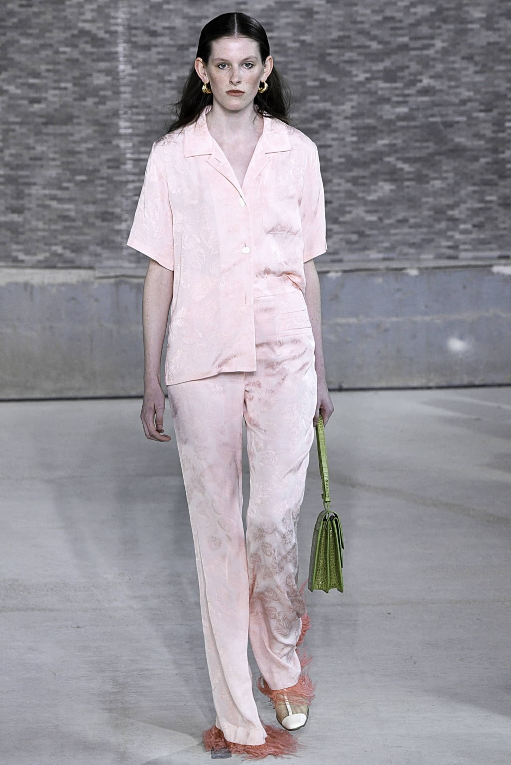 Fashion Week London Spring/Summer 2019 look 6 from the Rejina Pyo collection 女装