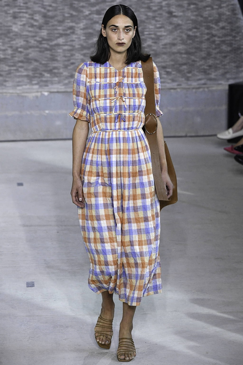 Fashion Week London Spring/Summer 2019 look 16 from the Rejina Pyo collection 女装