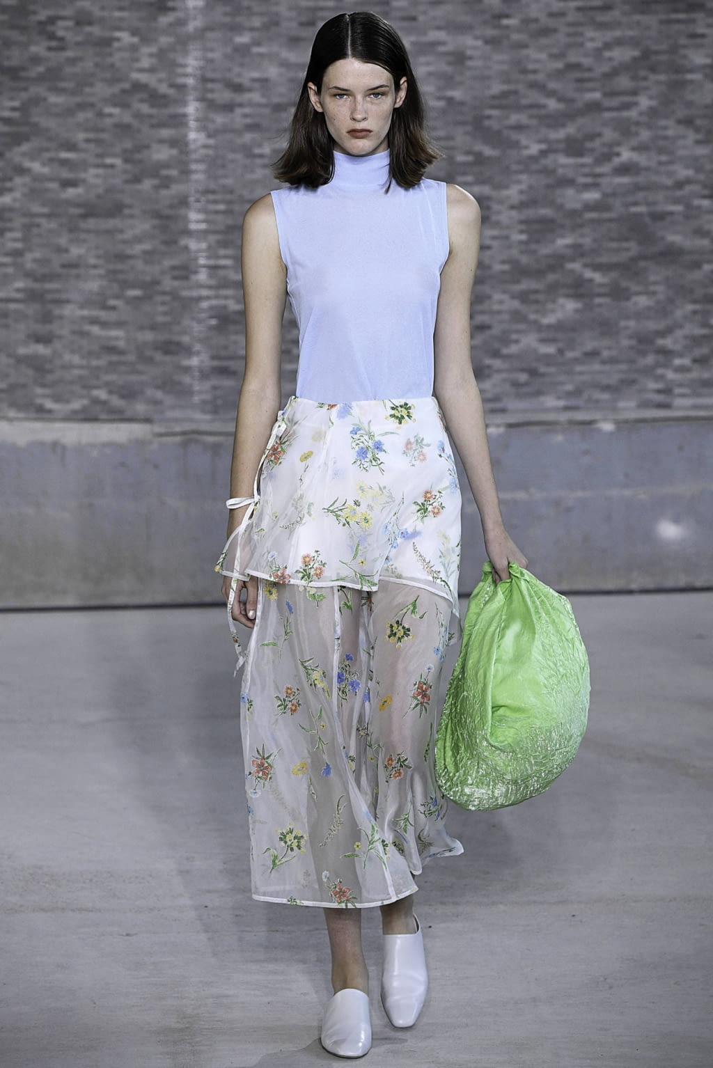 Fashion Week London Spring/Summer 2019 look 24 from the Rejina Pyo collection 女装