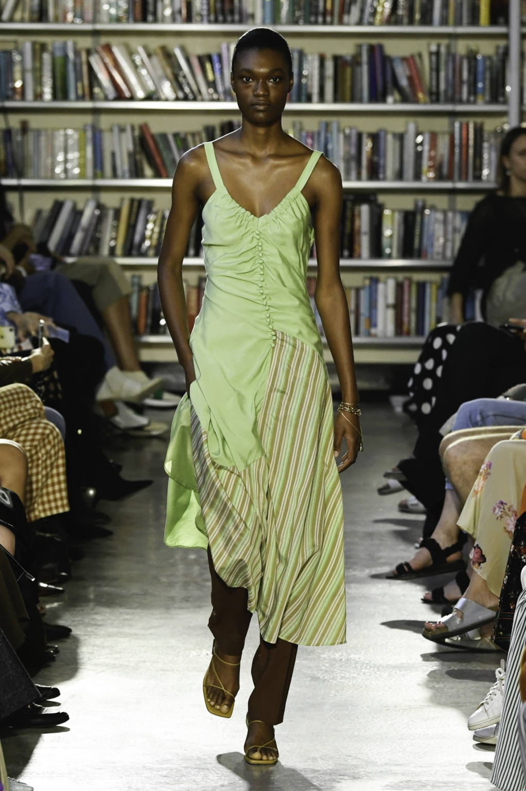 Fashion Week London Spring/Summer 2020 look 7 de la collection Rejina Pyo womenswear