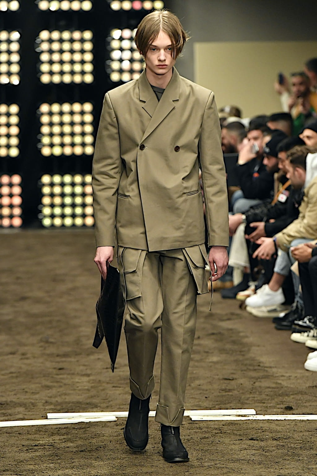 Fashion Week Paris Fall/Winter 2020 look 1 from the Rhude collection 男装