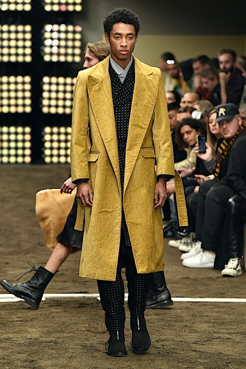 Fashion Week Paris Fall/Winter 2020 look 4 from the Rhude collection 男装