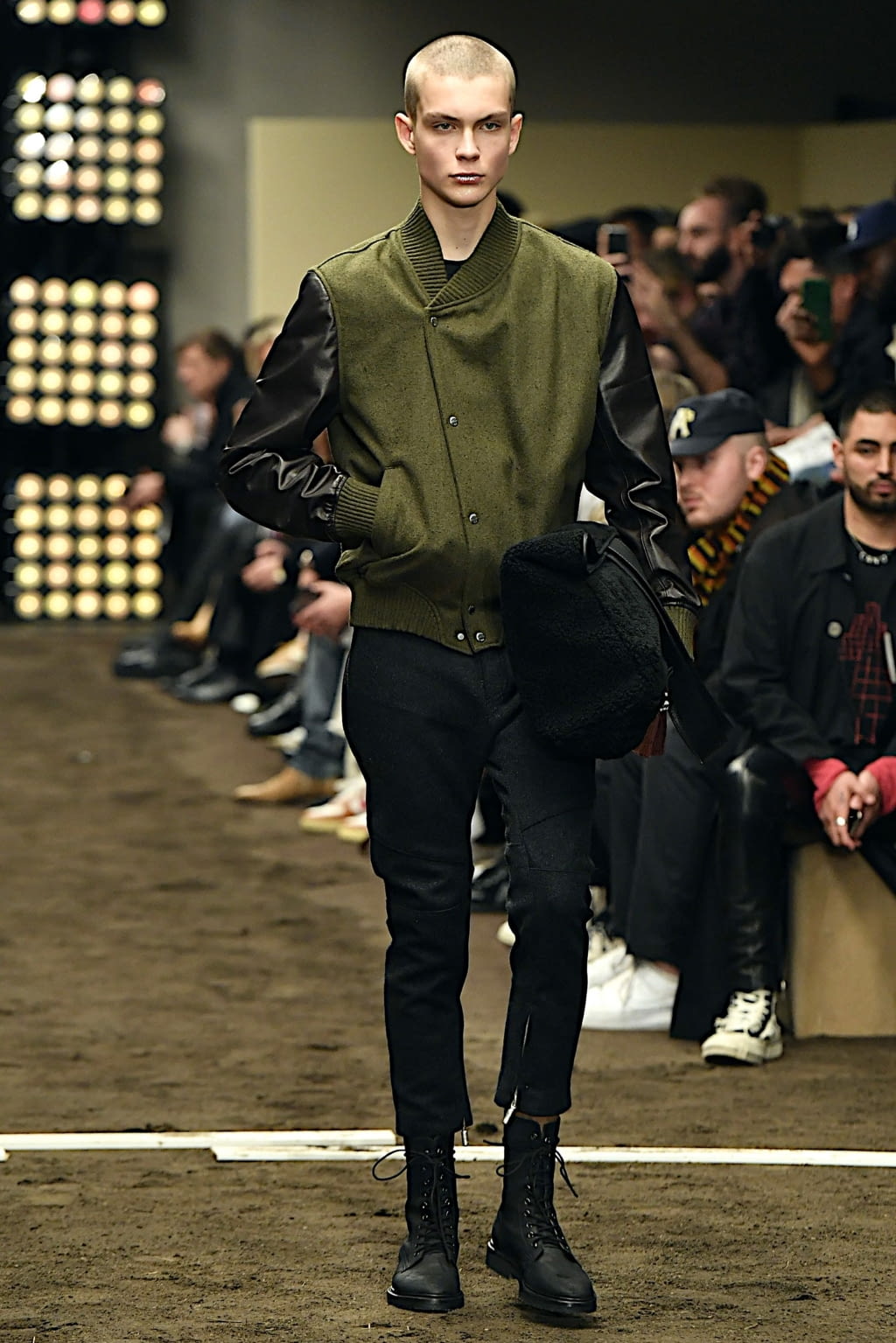 Fashion Week Paris Fall/Winter 2020 look 5 from the Rhude collection 男装