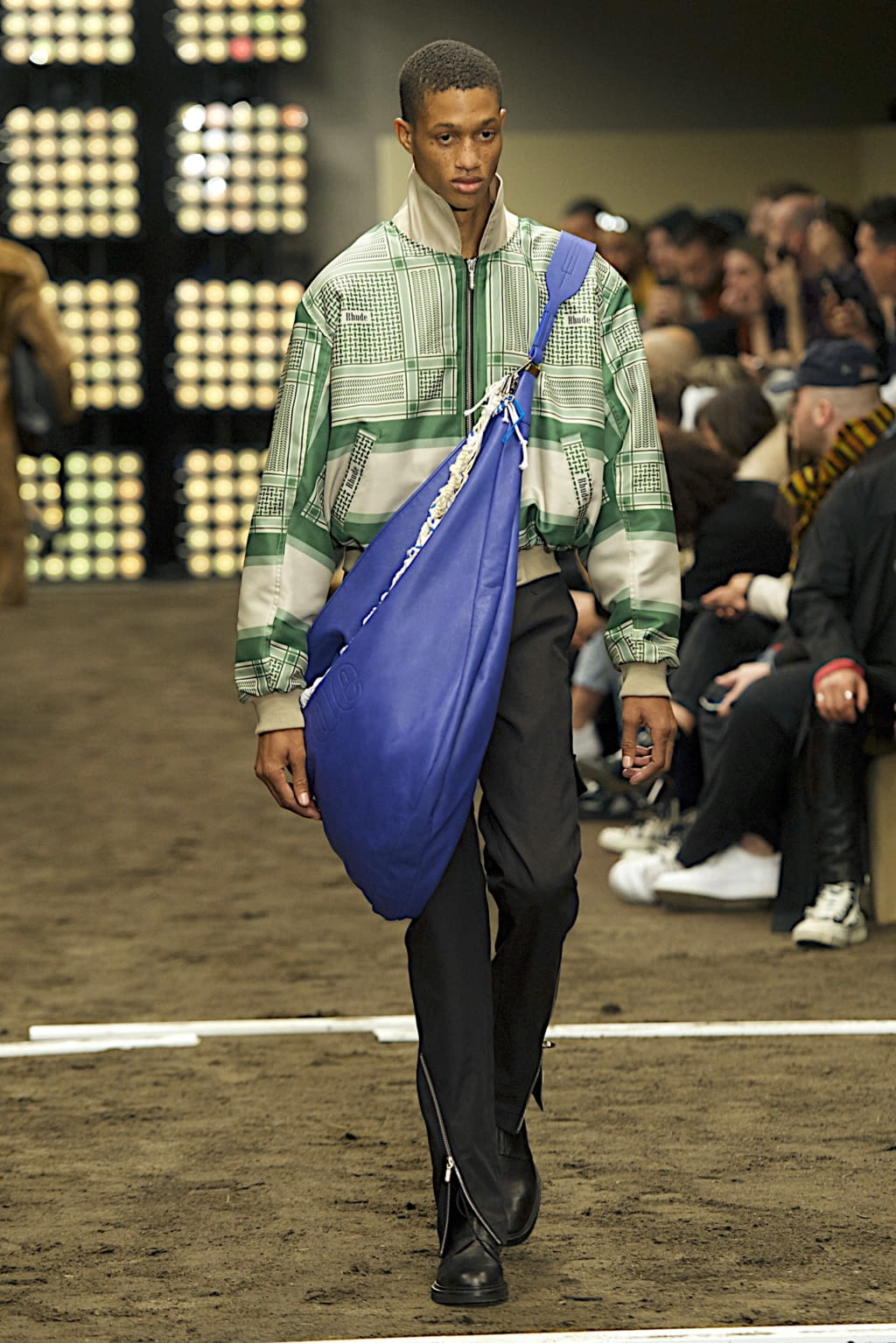 Fashion Week Paris Fall/Winter 2020 look 14 from the Rhude collection 男装