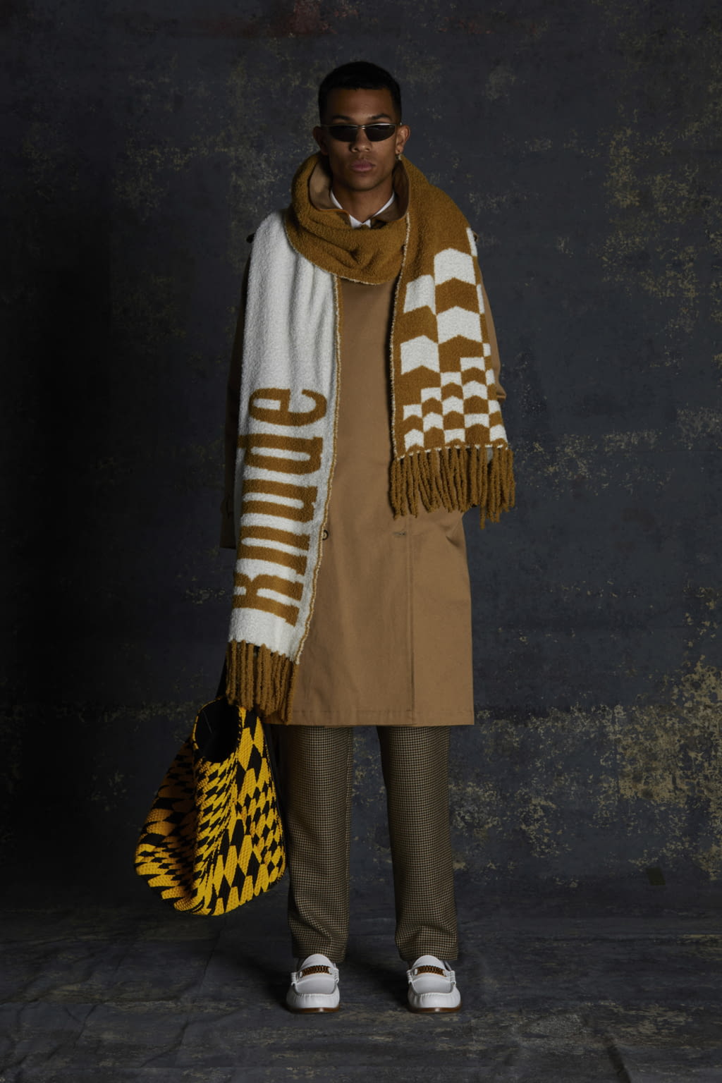 Fashion Week Paris Fall/Winter 2022 look 6 de la collection Rhude menswear