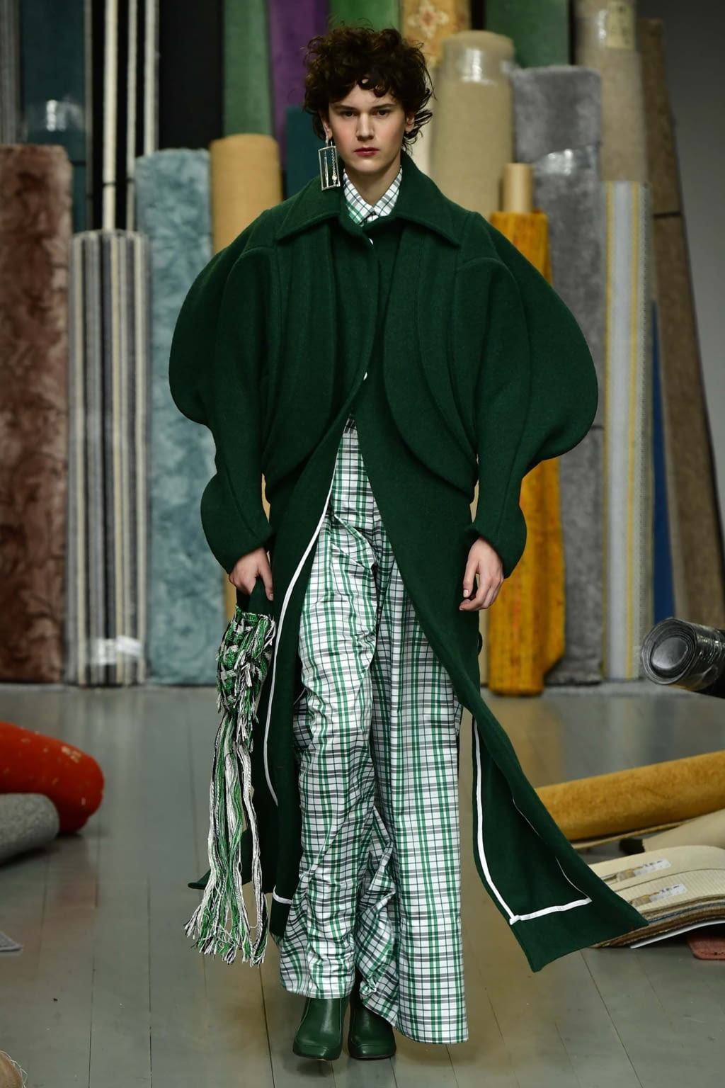 Fashion Week London Fall/Winter 2018 look 23 from the Richard Malone collection 女装