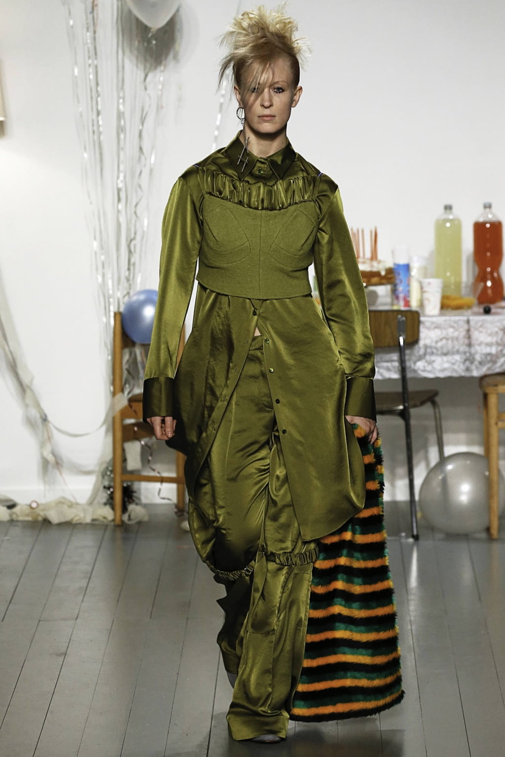 Fashion Week London Fall/Winter 2019 look 20 from the Richard Malone collection 女装