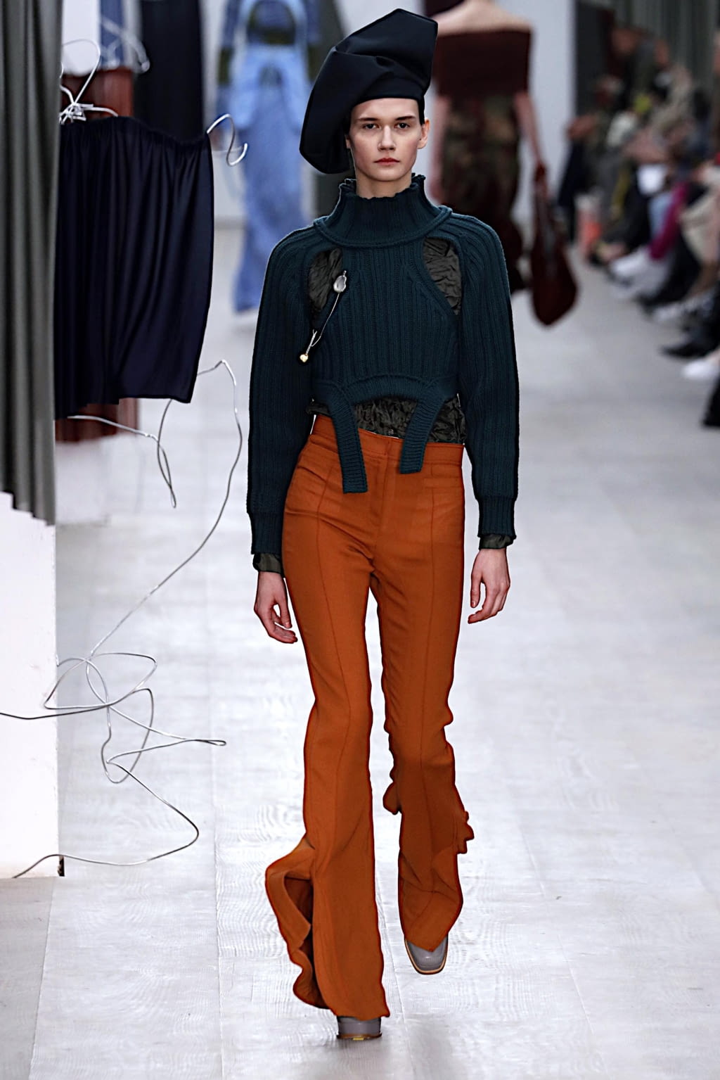 Fashion Week London Fall/Winter 2020 look 16 from the Richard Malone collection 女装