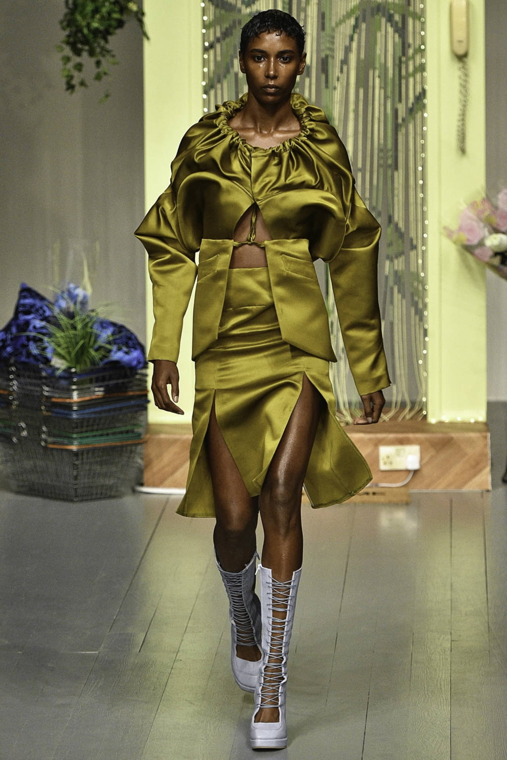 Fashion Week London Spring/Summer 2019 look 29 from the Richard Malone collection womenswear