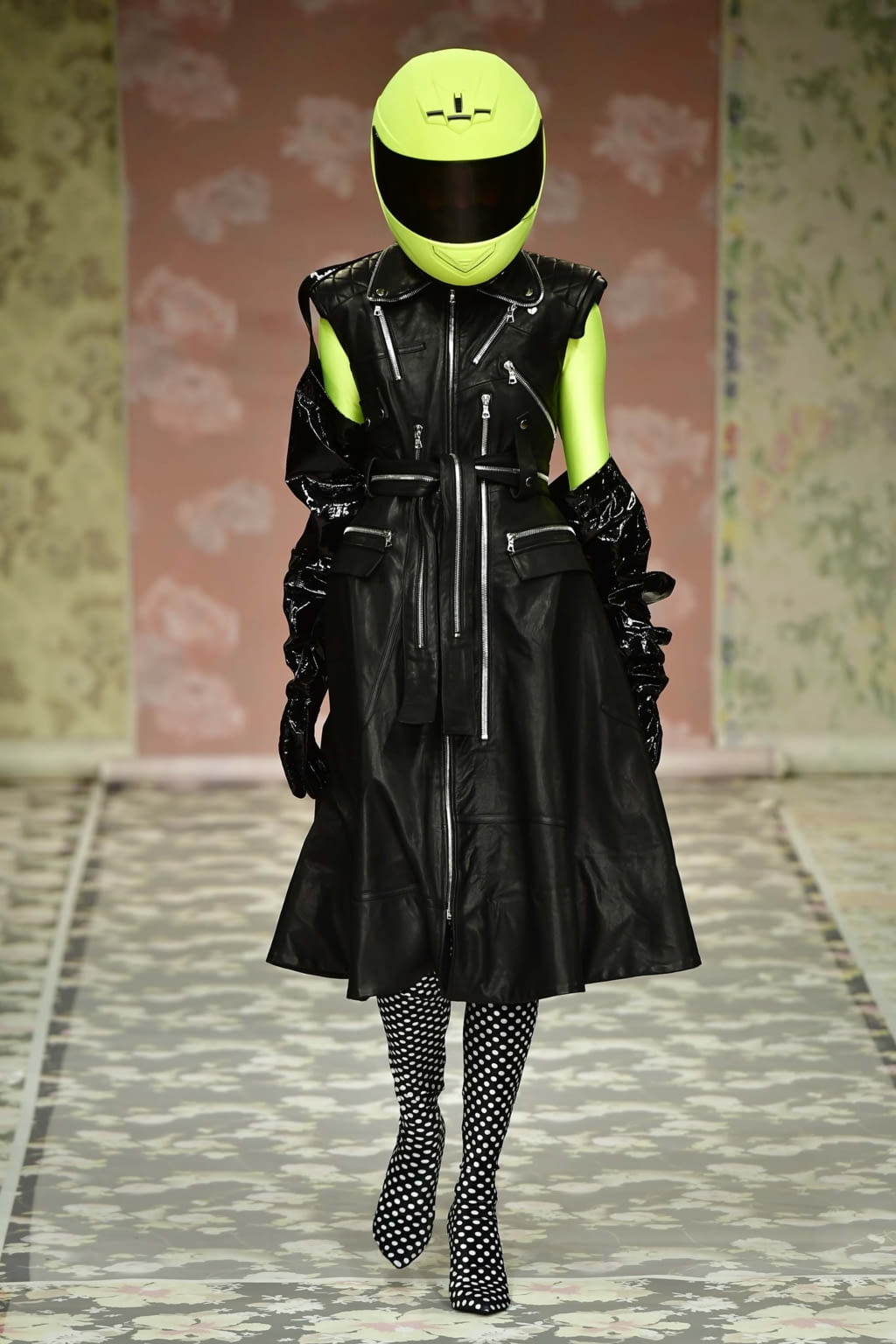 Fashion Week London Fall/Winter 2018 look 16 from the Richard Quinn collection womenswear