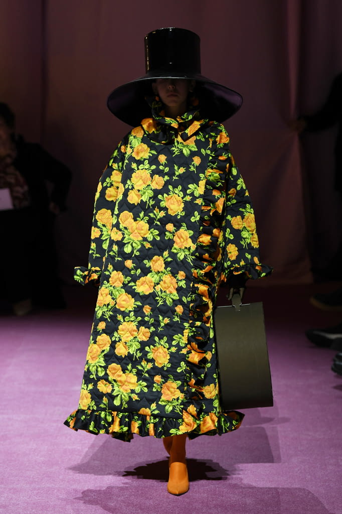 Fashion Week London Fall/Winter 2022 look 3 de la collection Richard Quinn womenswear