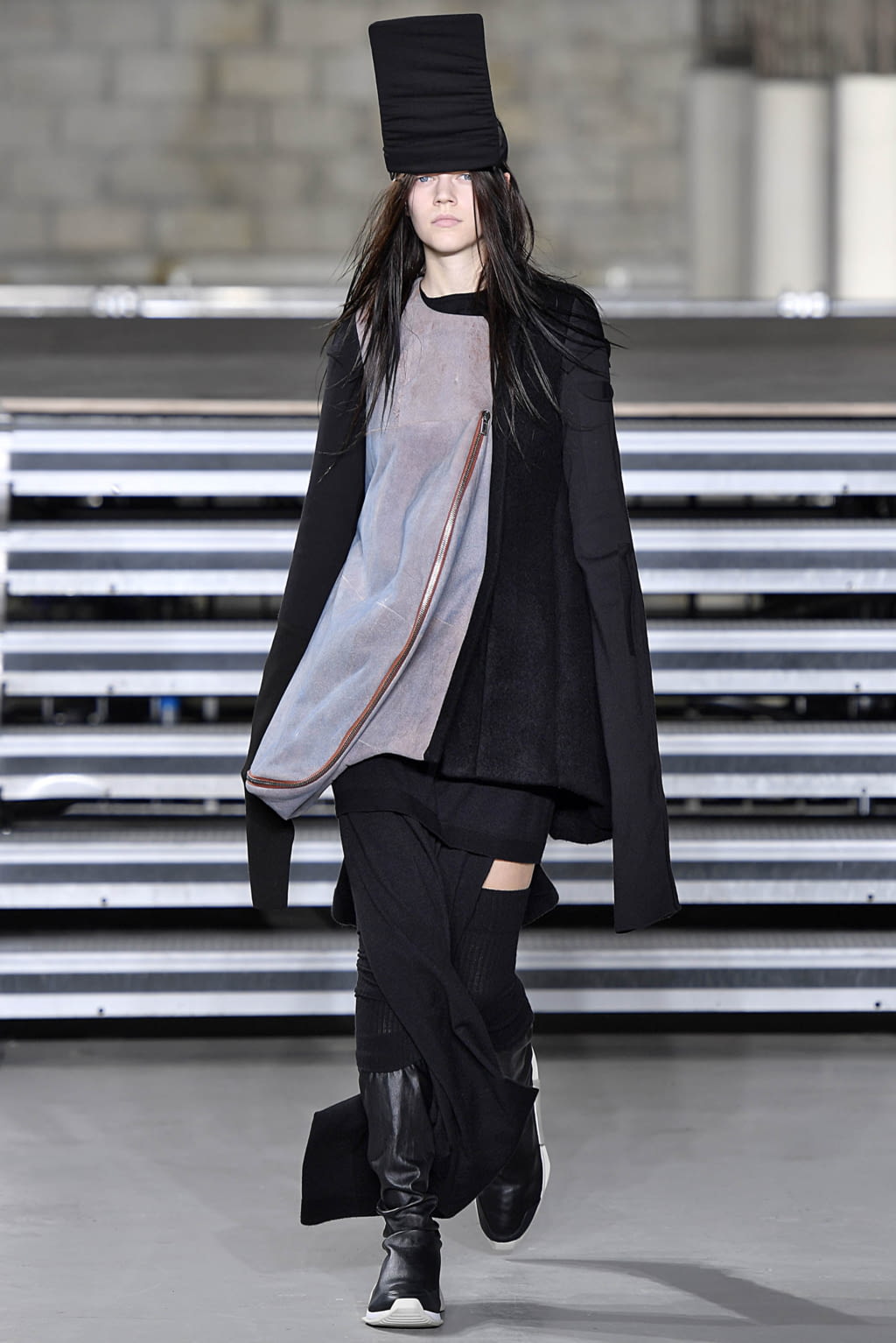 Fashion Week Paris Fall/Winter 2017 look 1 from the Rick Owens collection womenswear