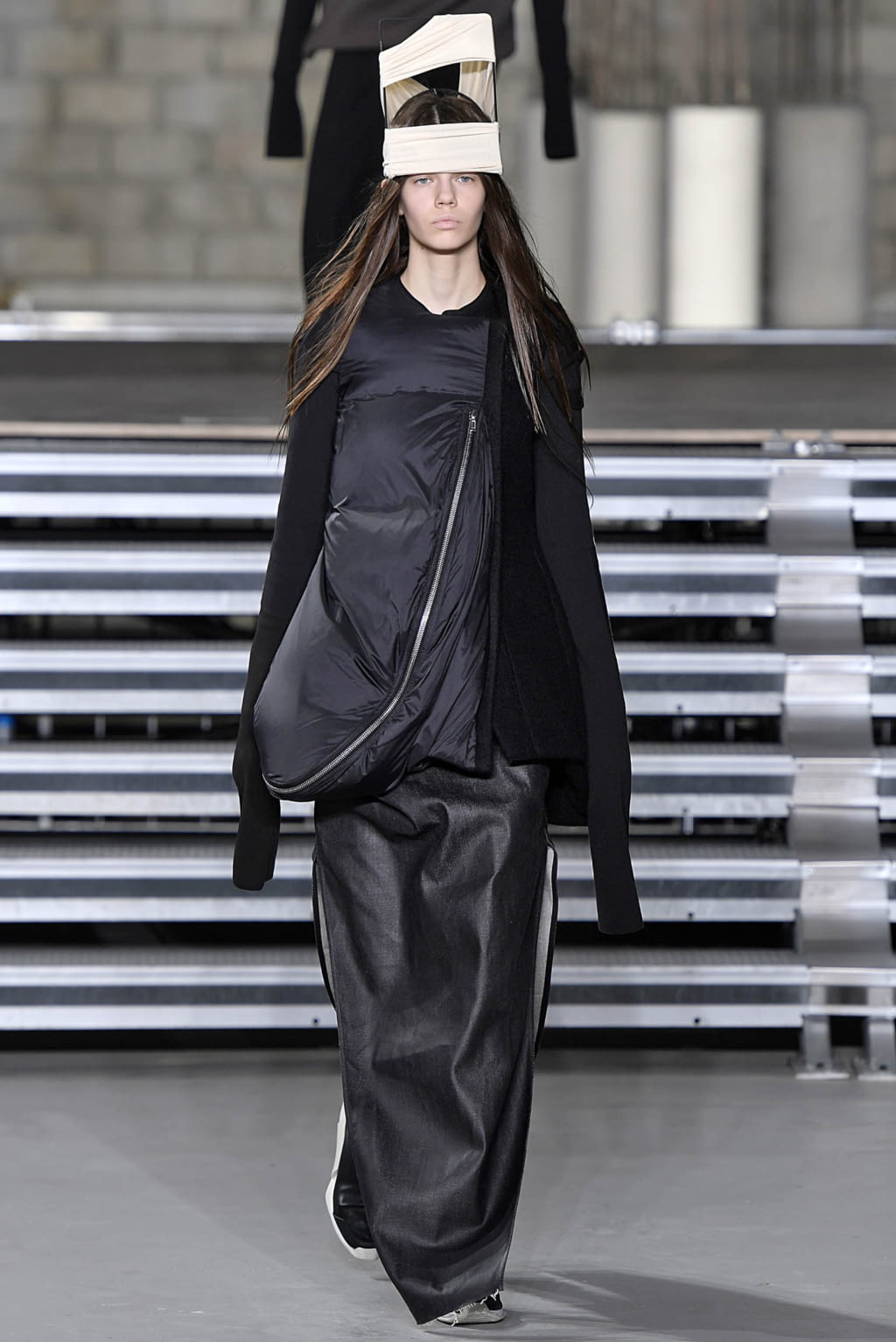 Fashion Week Paris Fall/Winter 2017 look 5 from the Rick Owens collection womenswear