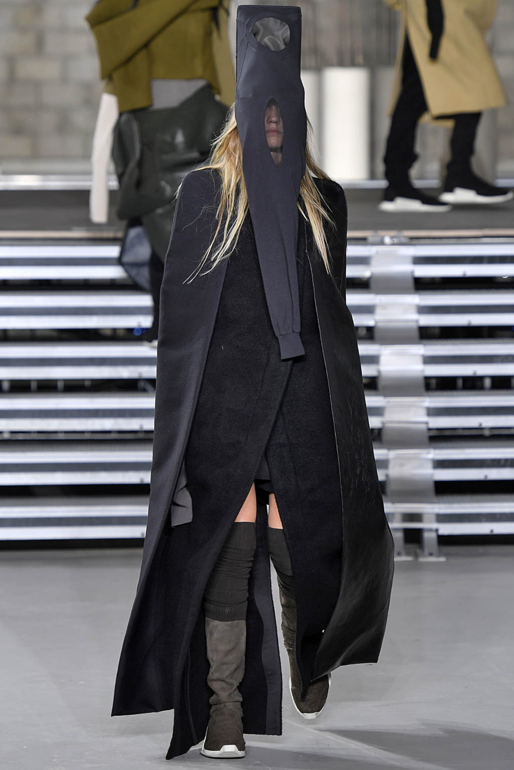 Fashion Week Paris Fall/Winter 2017 look 12 from the Rick Owens collection womenswear