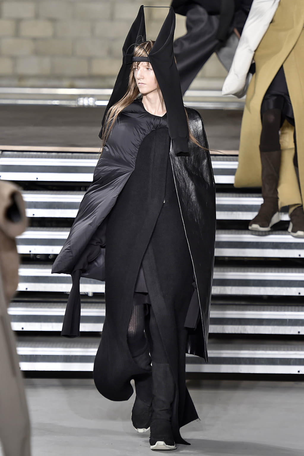 Fashion Week Paris Fall/Winter 2017 look 15 from the Rick Owens collection 女装