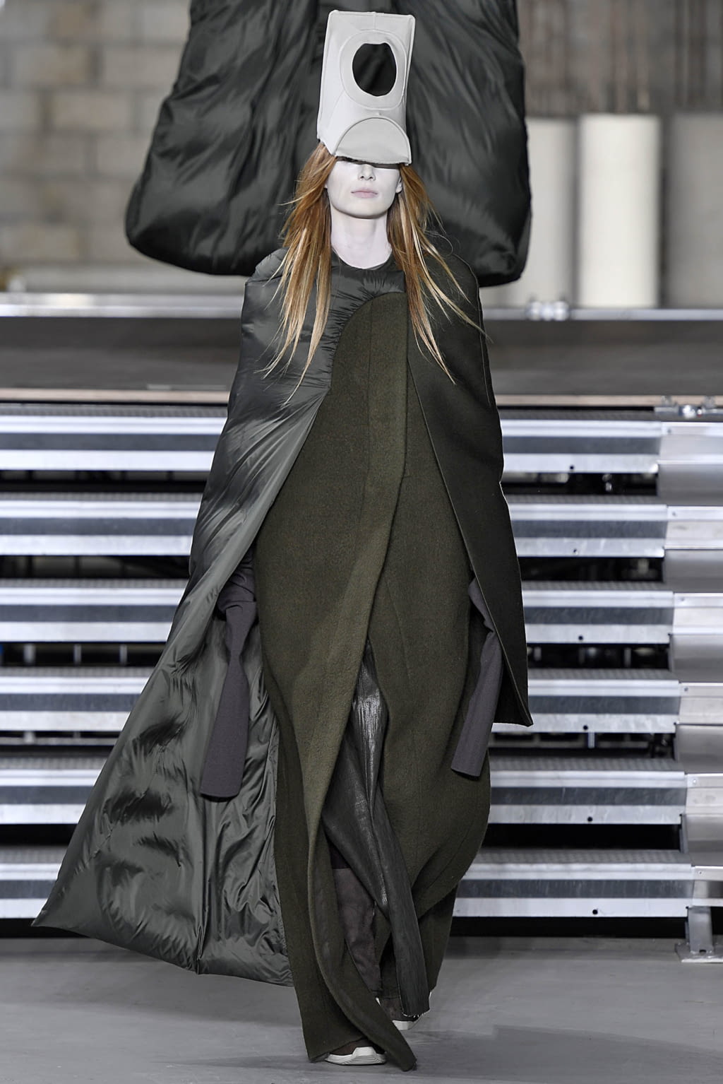 Fashion Week Paris Fall/Winter 2017 look 29 from the Rick Owens collection womenswear