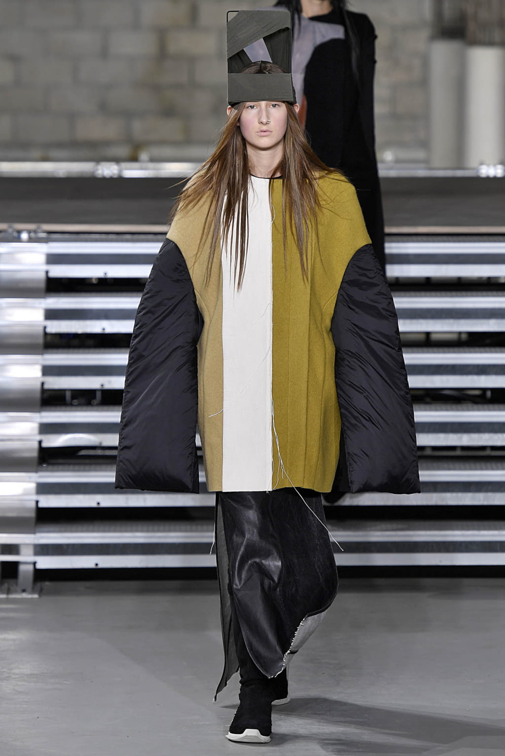 Fashion Week Paris Fall/Winter 2017 look 38 from the Rick Owens collection womenswear
