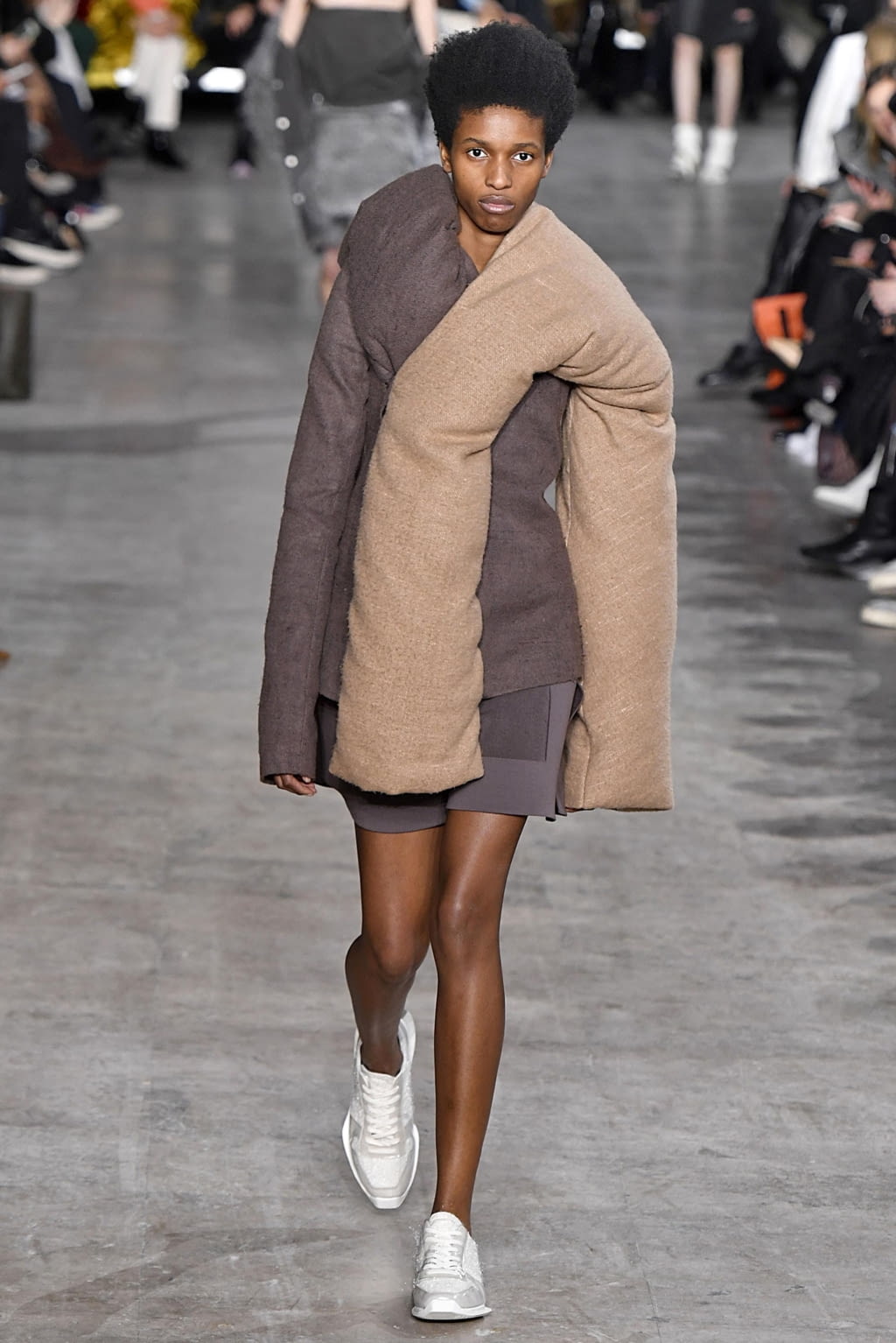 Fashion Week Paris Fall/Winter 2018 look 19 from the Rick Owens collection womenswear