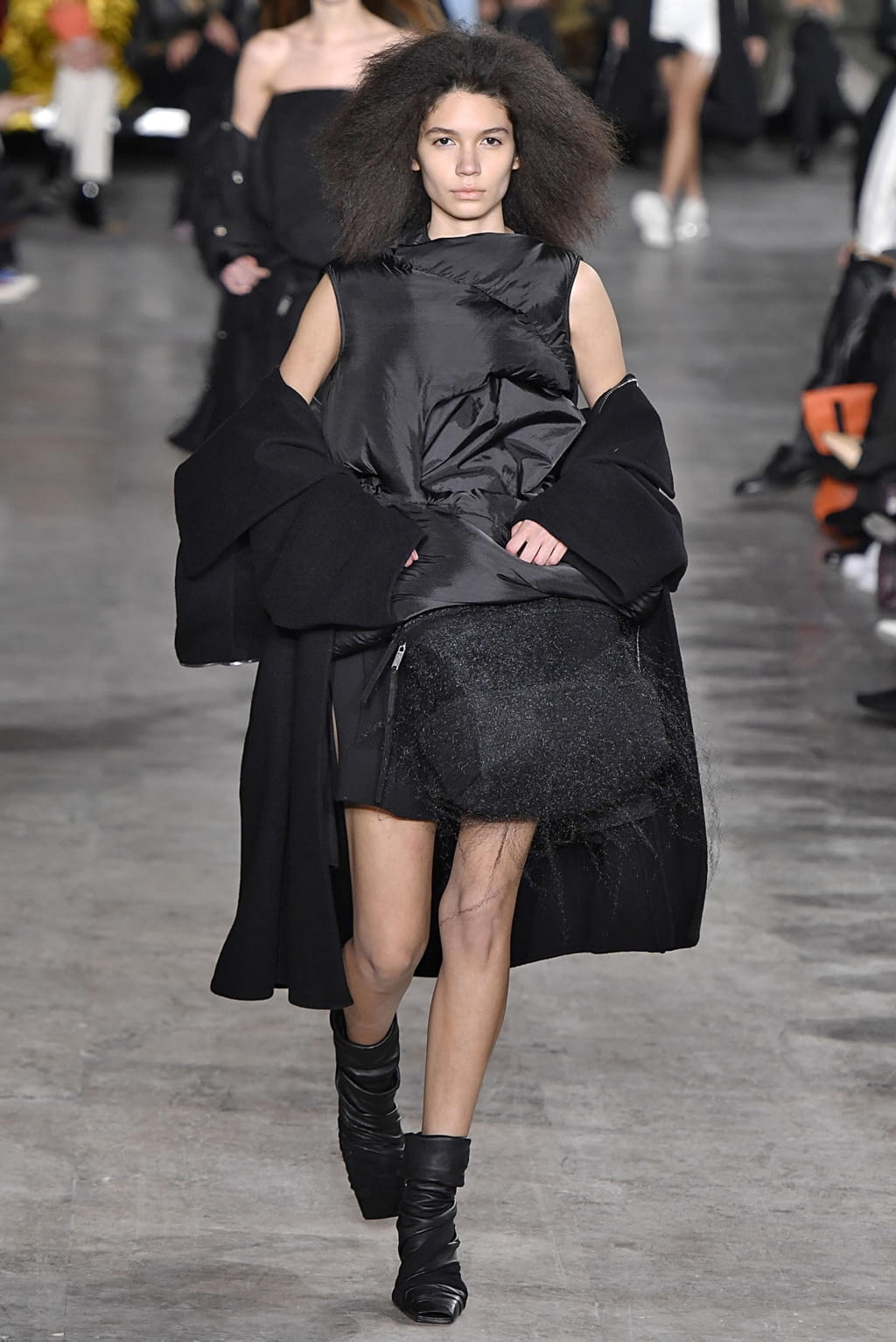 Fashion Week Paris Fall/Winter 2018 look 22 from the Rick Owens collection womenswear