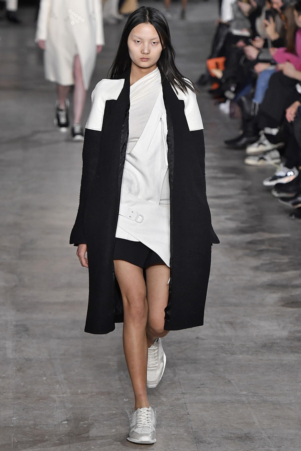 Fashion Week Paris Fall/Winter 2018 look 25 from the Rick Owens collection womenswear