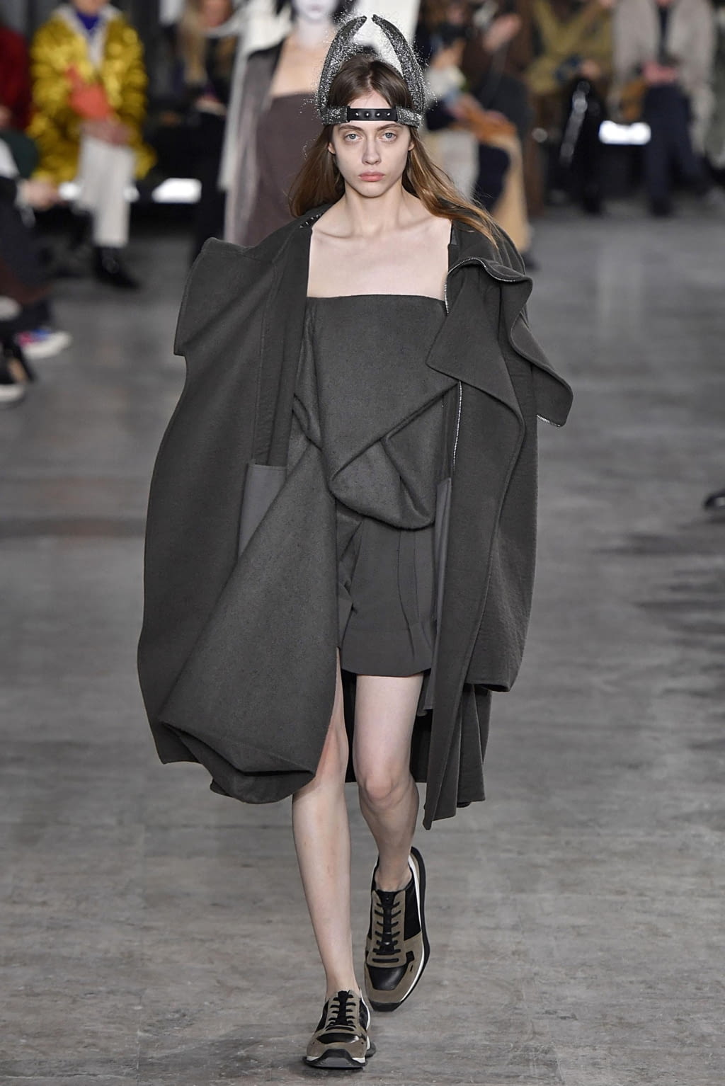 Fashion Week Paris Fall/Winter 2018 look 29 from the Rick Owens collection 女装