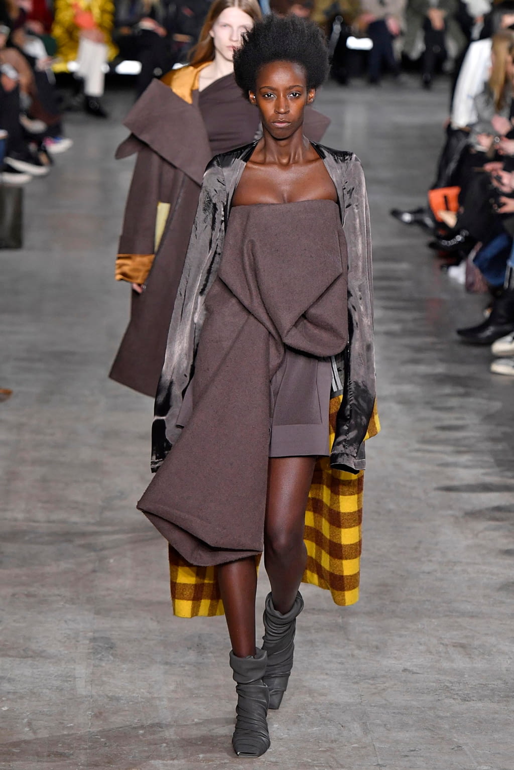 Fashion Week Paris Fall/Winter 2018 look 35 from the Rick Owens collection womenswear