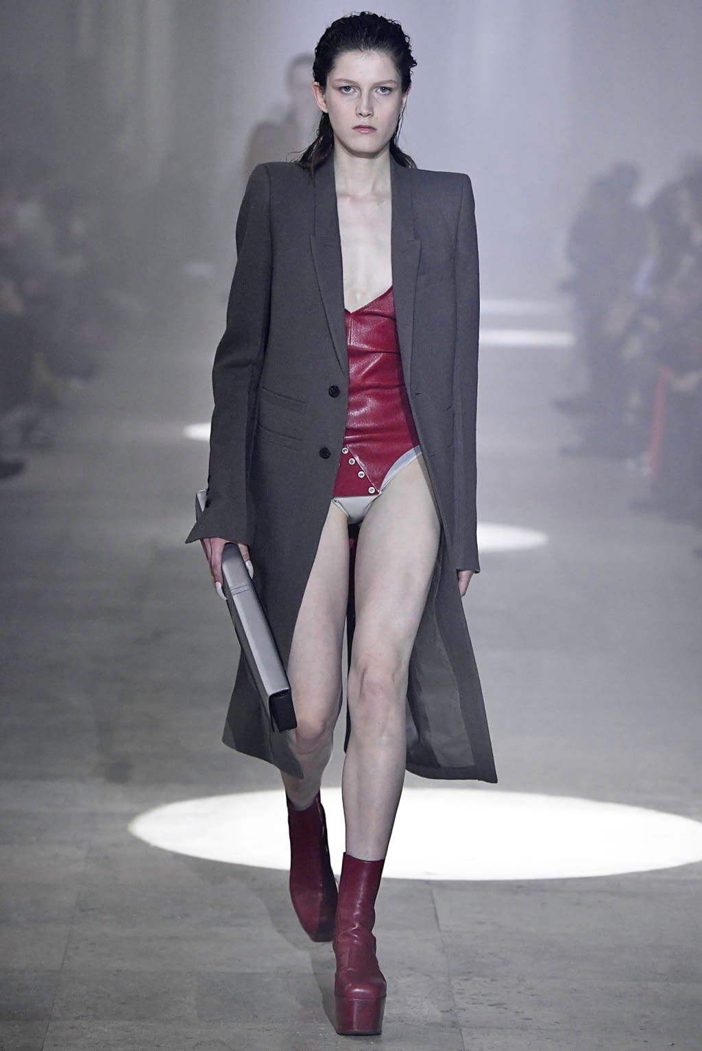 Fashion Week Paris Fall/Winter 2019 look 7 from the Rick Owens collection 女装