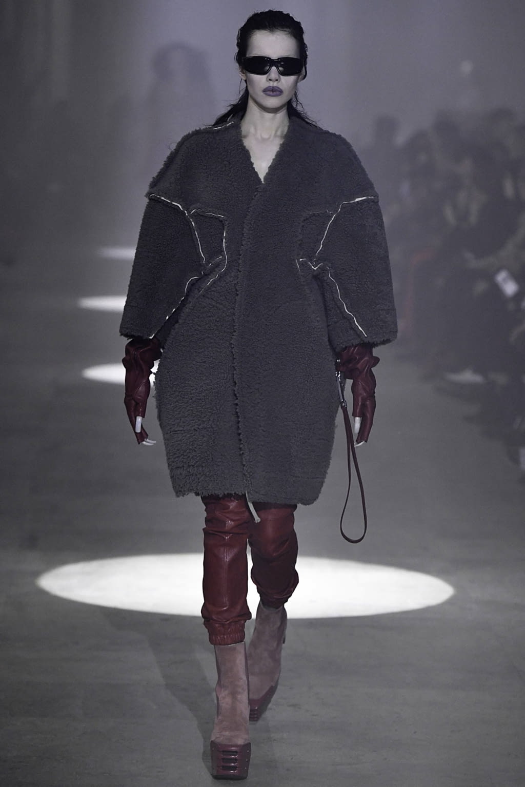 Fashion Week Paris Fall/Winter 2019 look 21 from the Rick Owens collection 女装