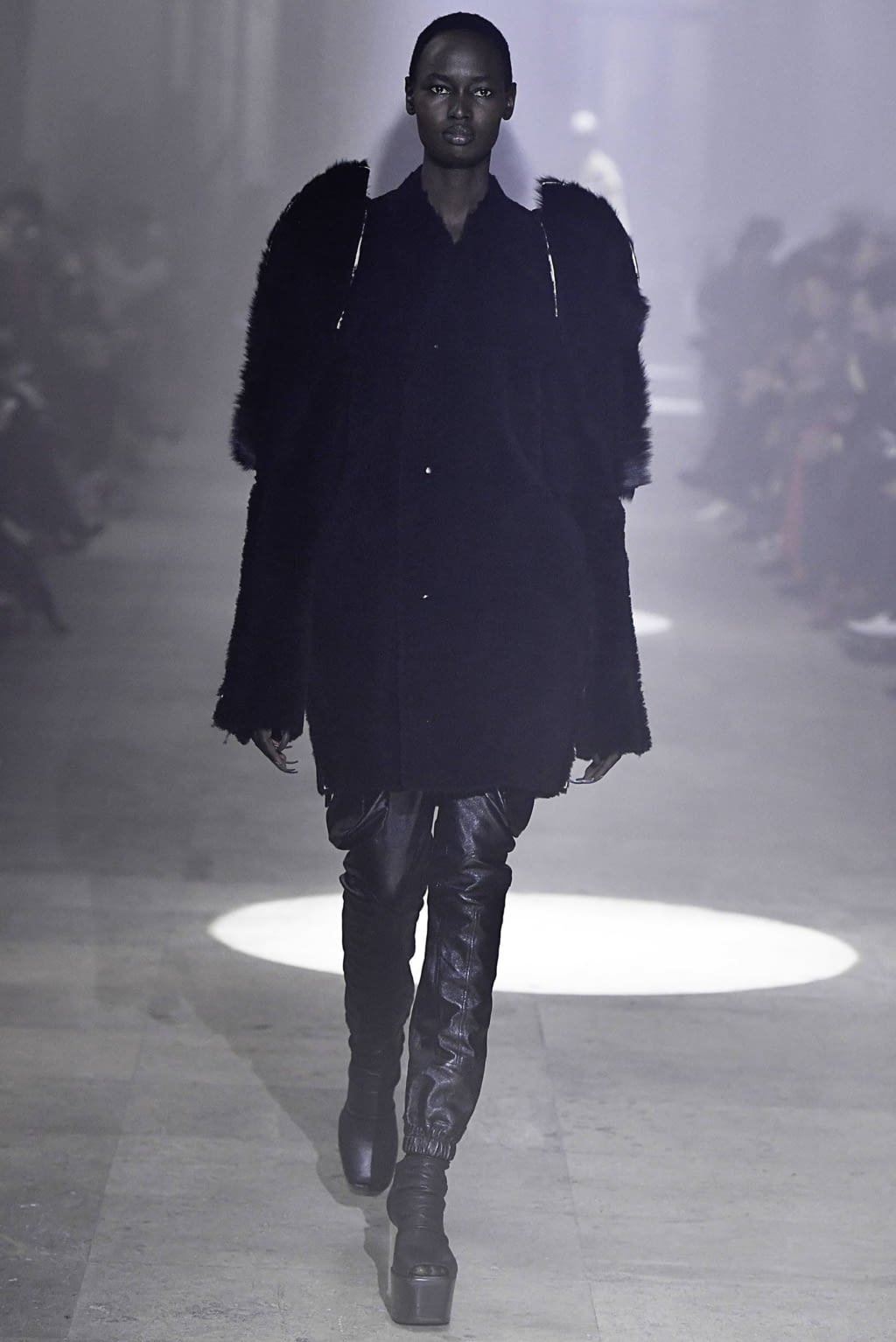 Fashion Week Paris Fall/Winter 2019 look 31 from the Rick Owens collection 女装