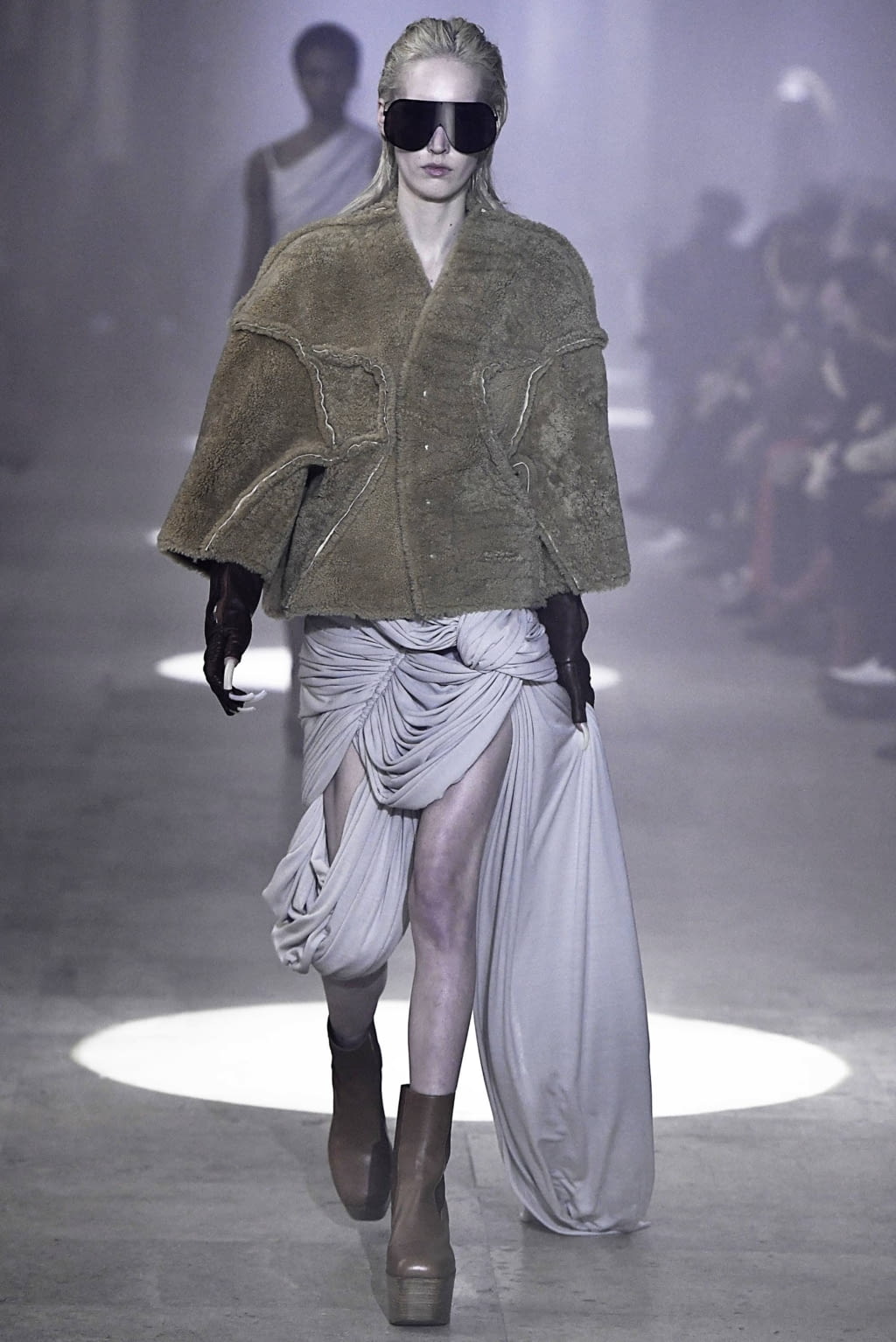 Fashion Week Paris Fall/Winter 2019 look 33 from the Rick Owens collection 女装