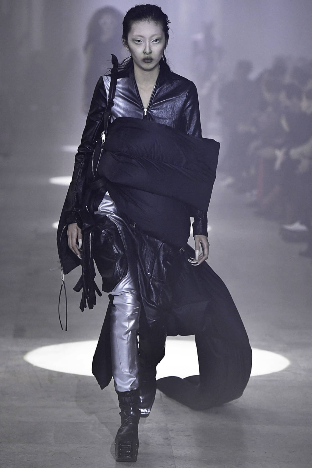 Fashion Week Paris Fall/Winter 2019 look 35 from the Rick Owens collection womenswear