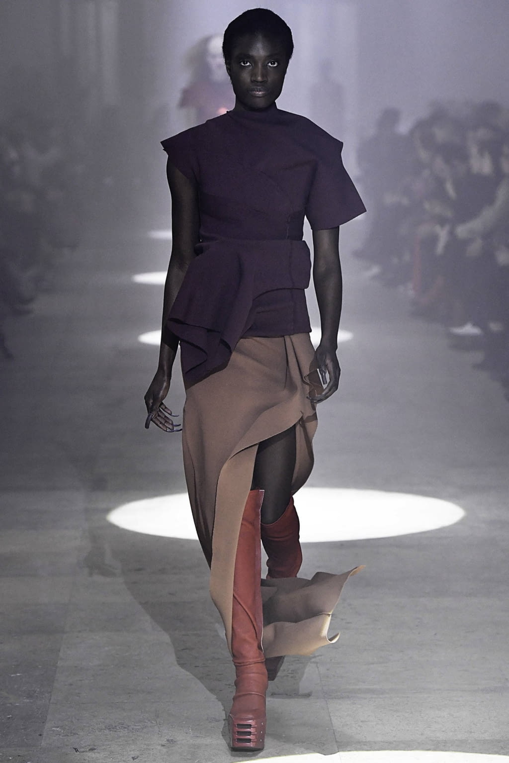 Fashion Week Paris Fall/Winter 2019 look 37 from the Rick Owens collection 女装