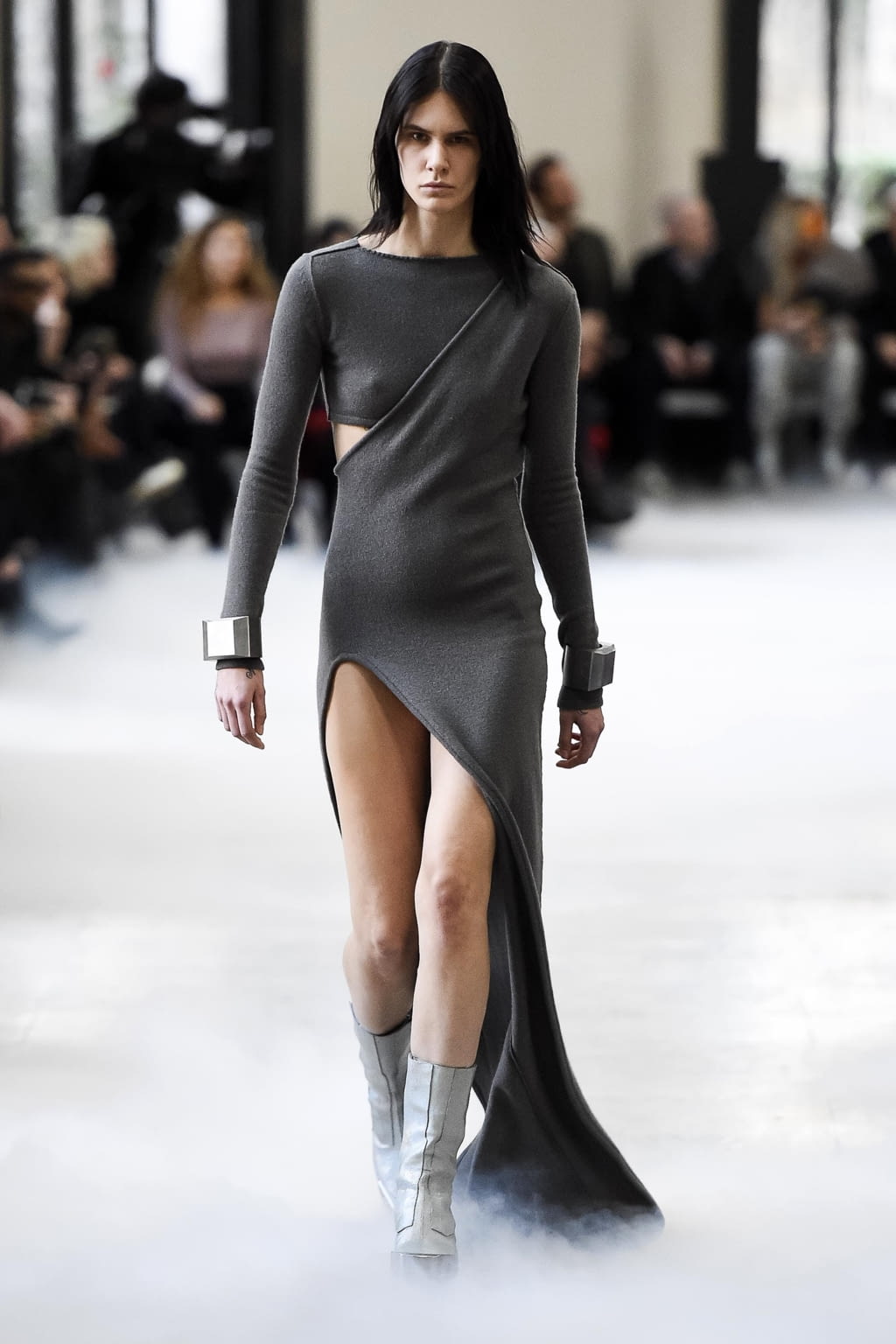 Fashion Week Paris Fall/Winter 2020 look 1 de la collection Rick Owens womenswear