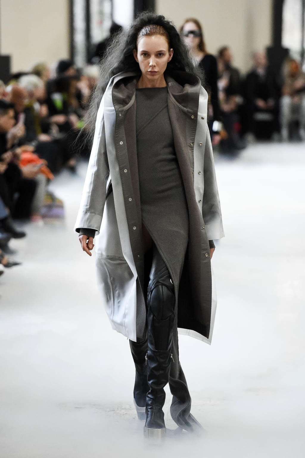 Fashion Week Paris Fall/Winter 2020 look 2 from the Rick Owens collection 女装