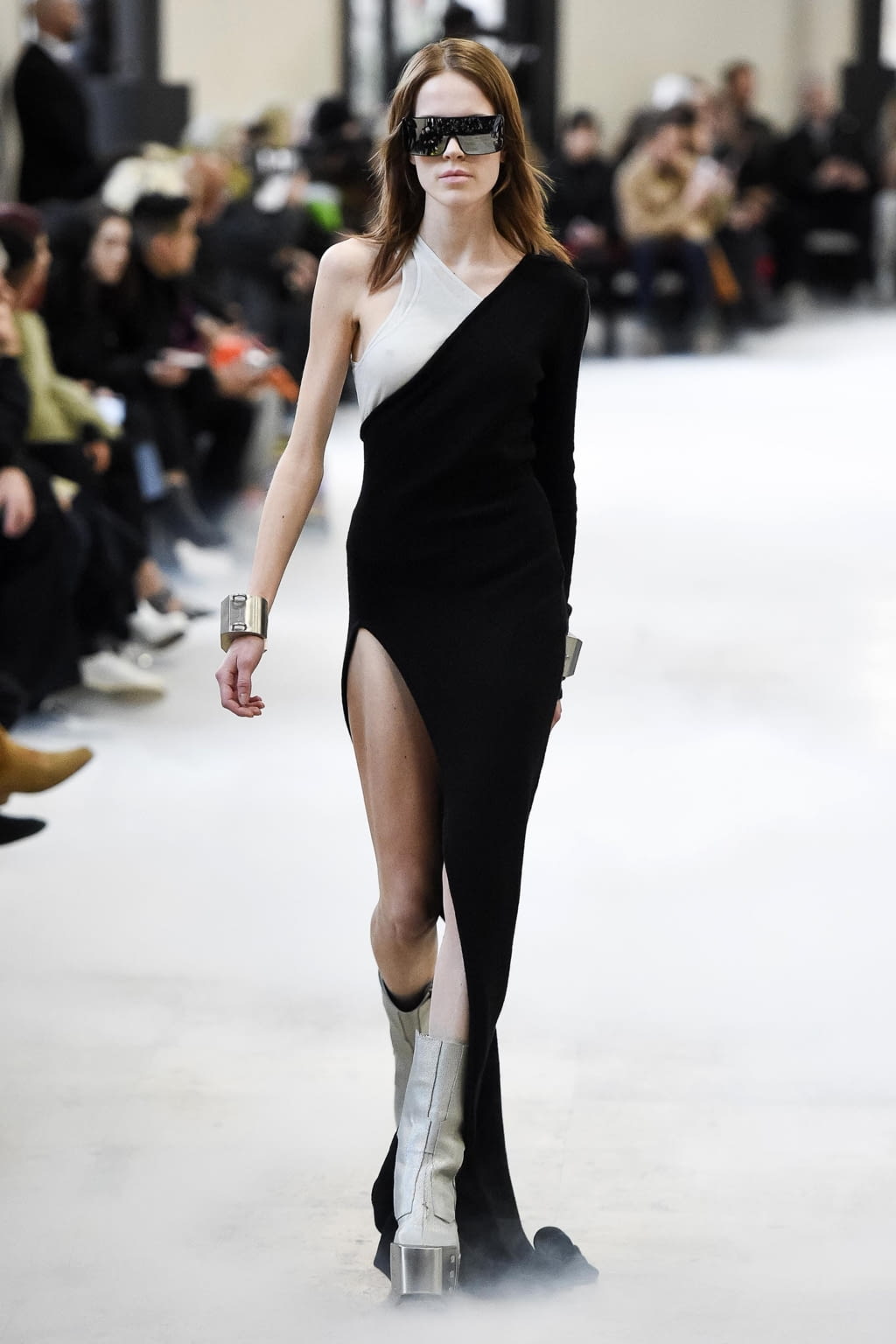 Fashion Week Paris Fall/Winter 2020 look 3 from the Rick Owens collection womenswear