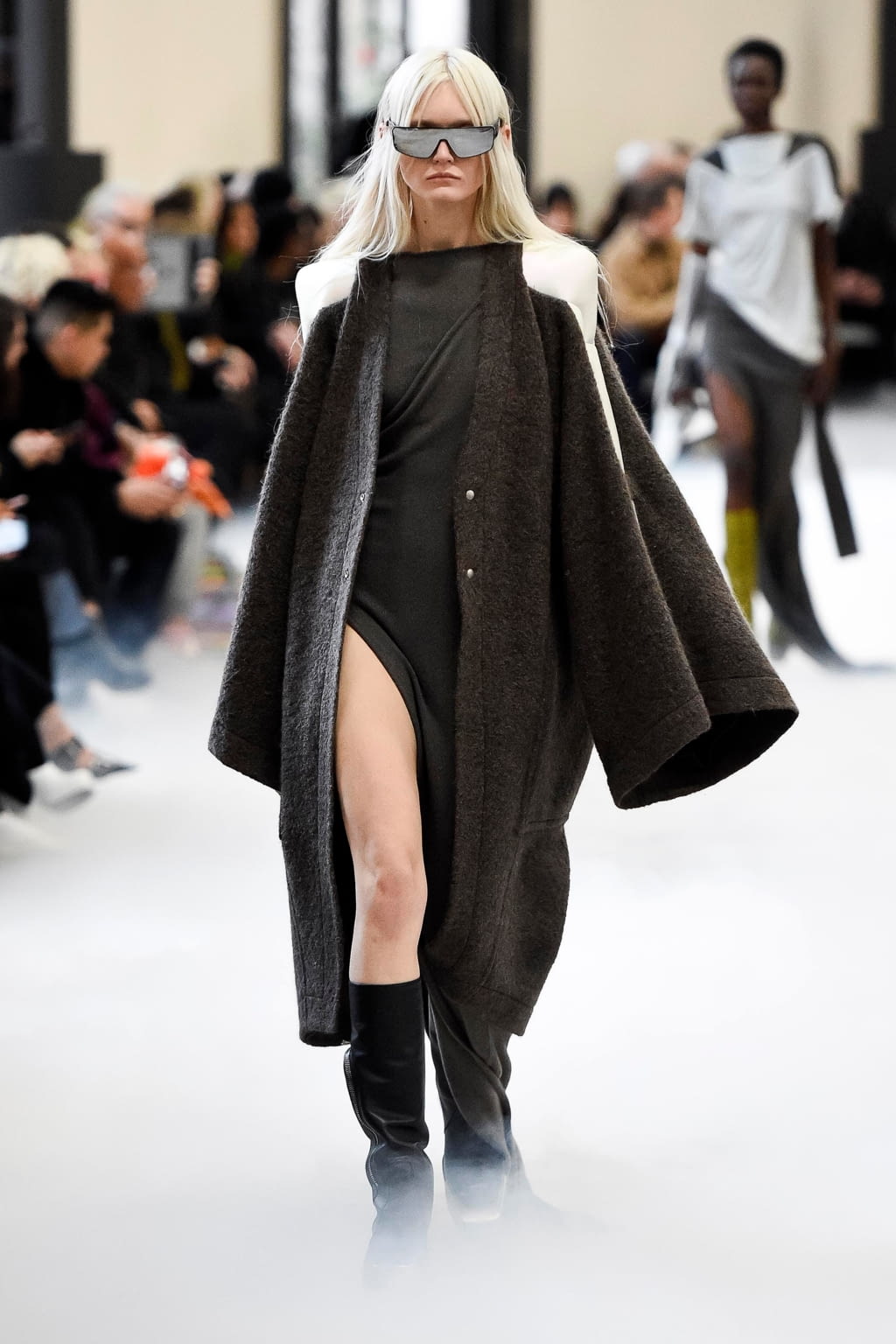 Fashion Week Paris Fall/Winter 2020 look 5 de la collection Rick Owens womenswear