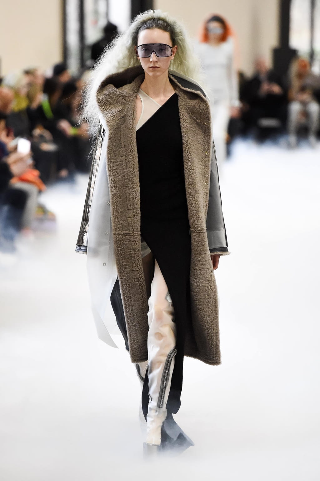 Fashion Week Paris Fall/Winter 2020 look 10 de la collection Rick Owens womenswear