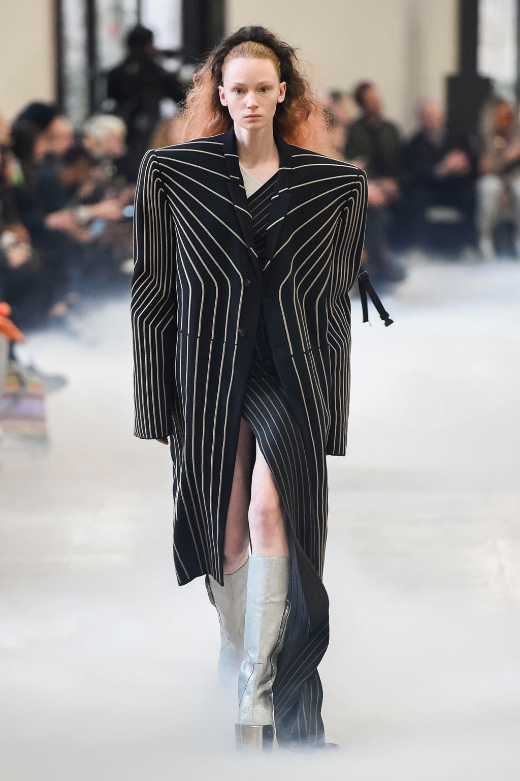 Fashion Week Paris Fall/Winter 2020 look 39 from the Rick Owens collection 女装