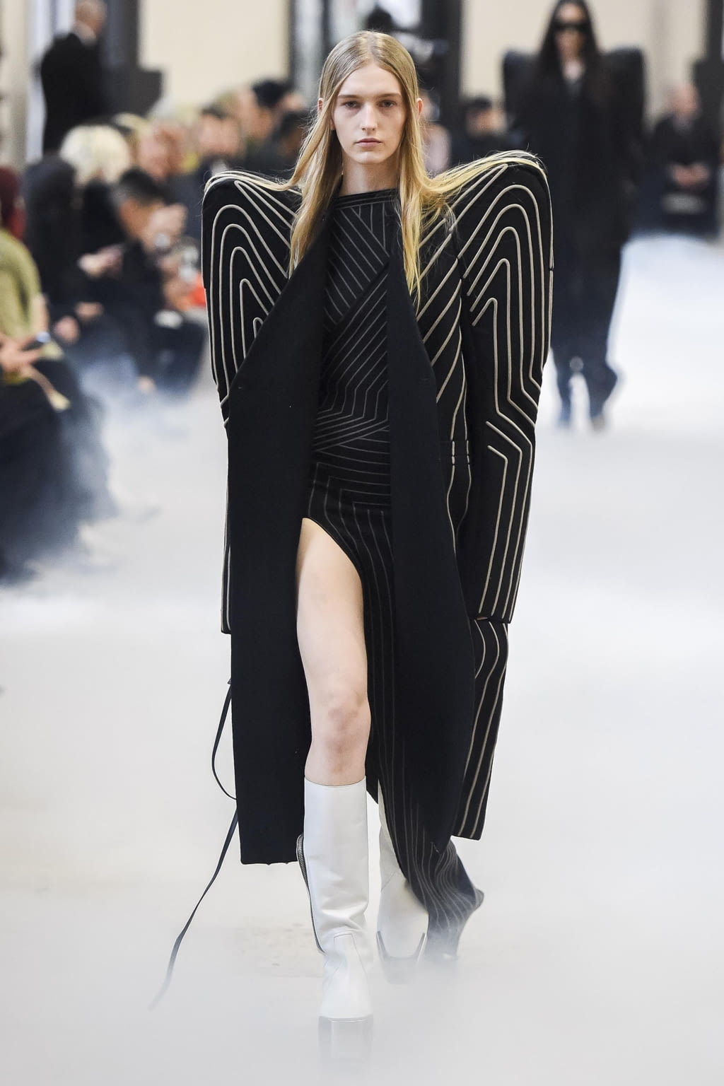 Fashion Week Paris Fall/Winter 2020 look 43 de la collection Rick Owens womenswear
