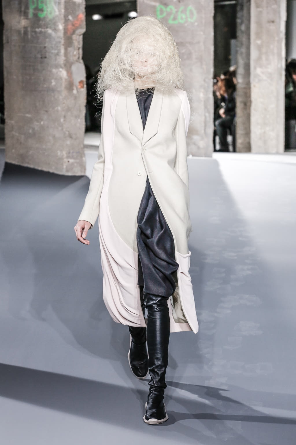 Fashion Week Paris Fall/Winter 2016 look 10 from the Rick Owens collection womenswear
