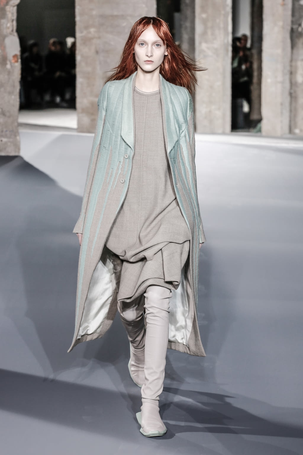 Fashion Week Paris Fall/Winter 2016 look 13 de la collection Rick Owens womenswear