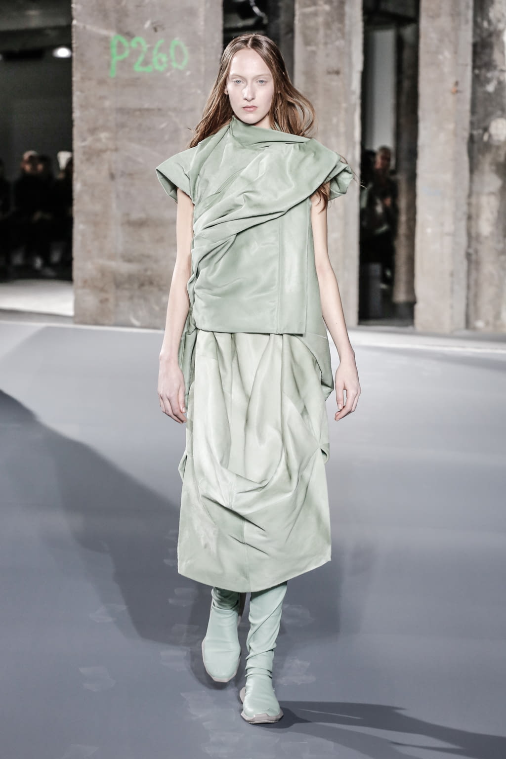 Fashion Week Paris Fall/Winter 2016 look 14 from the Rick Owens collection womenswear