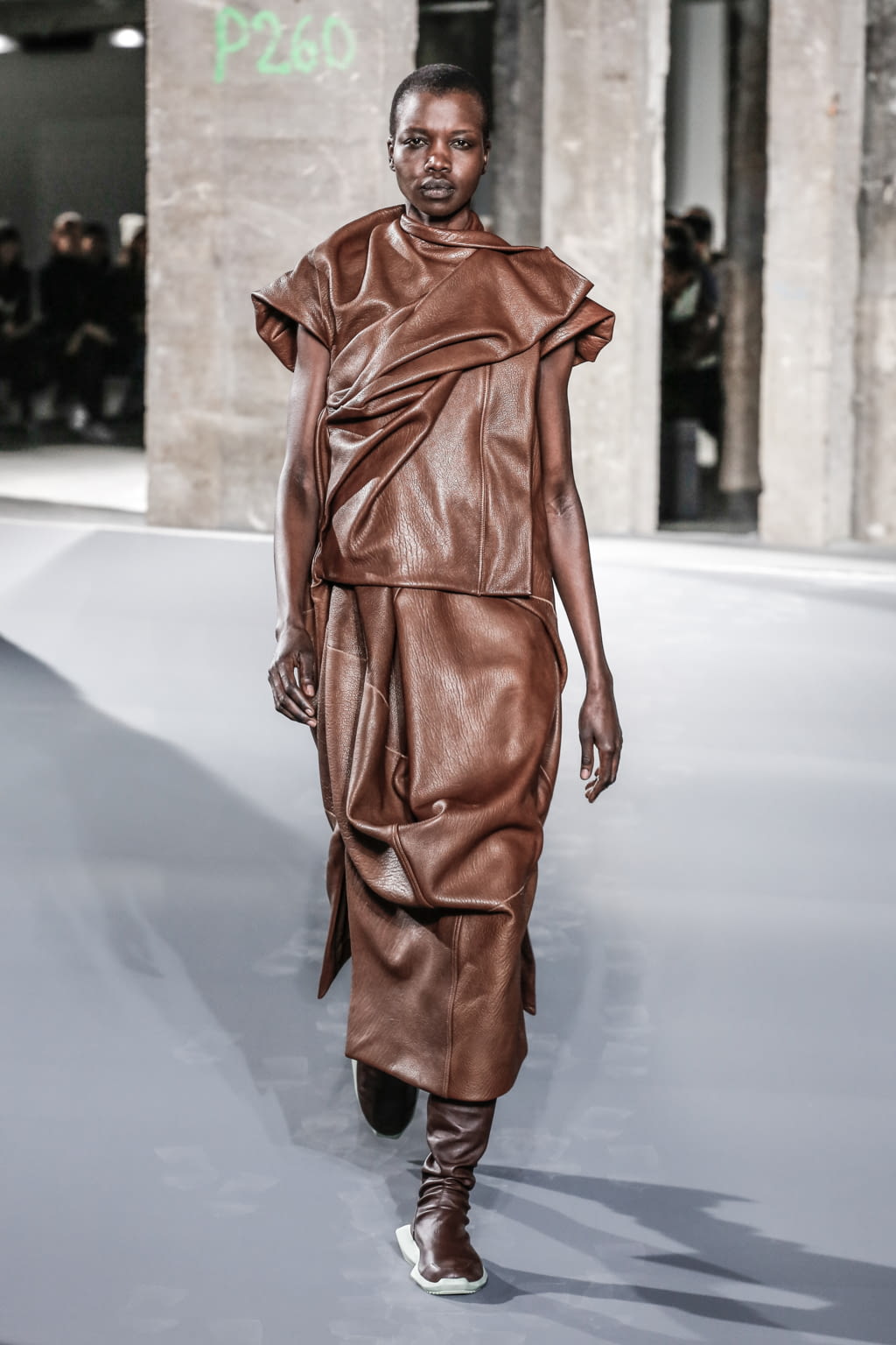 Fashion Week Paris Fall/Winter 2016 look 25 from the Rick Owens collection womenswear
