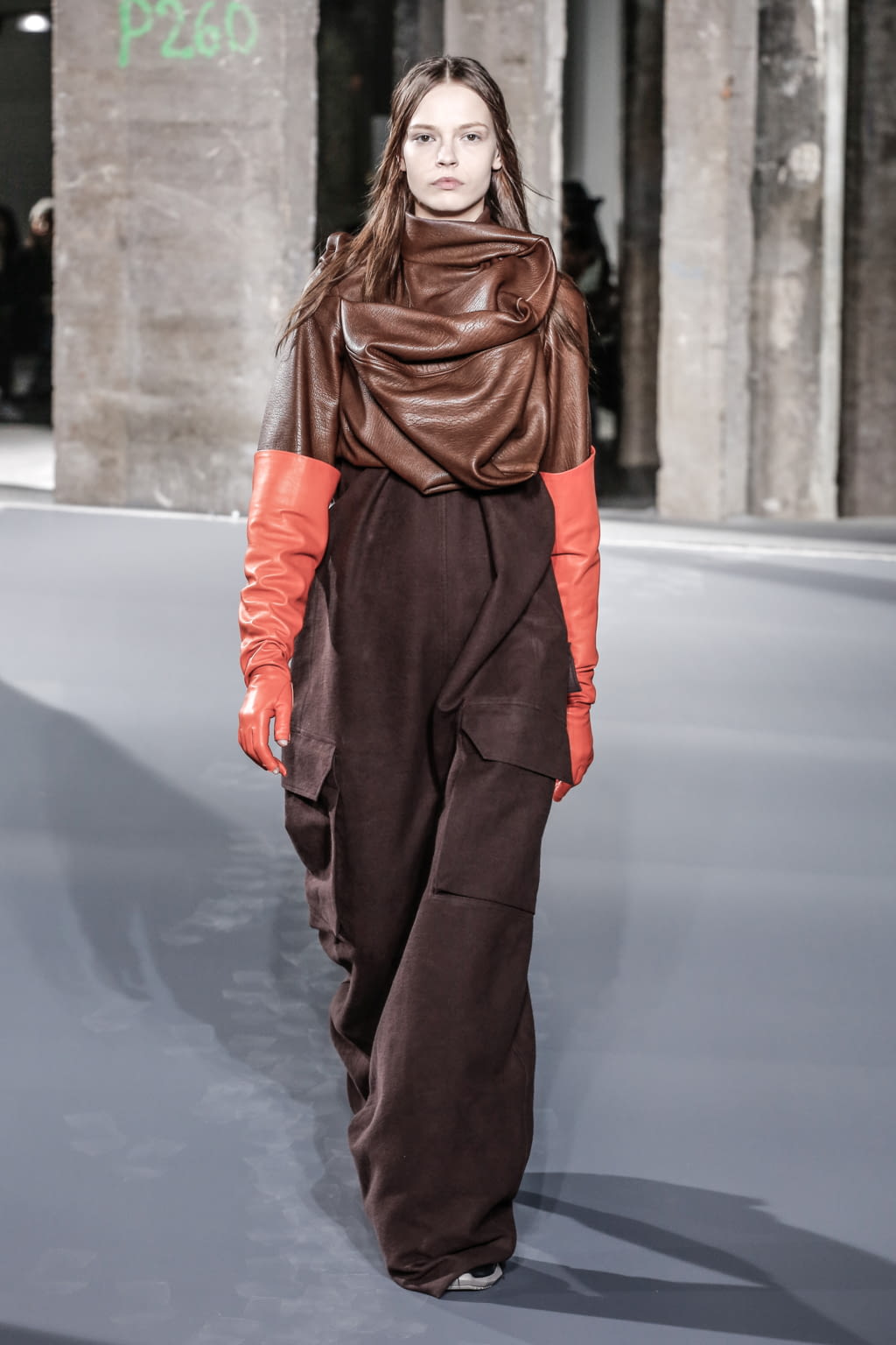 Fashion Week Paris Fall/Winter 2016 look 26 from the Rick Owens collection 女装