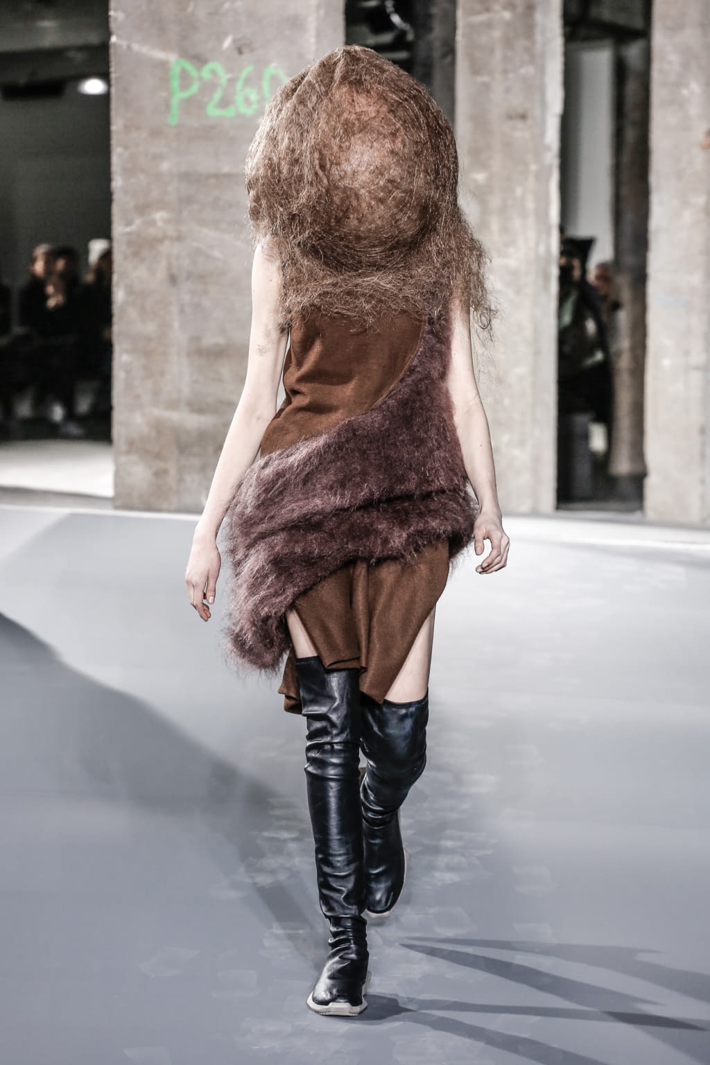 Fashion Week Paris Fall/Winter 2016 look 31 de la collection Rick Owens womenswear