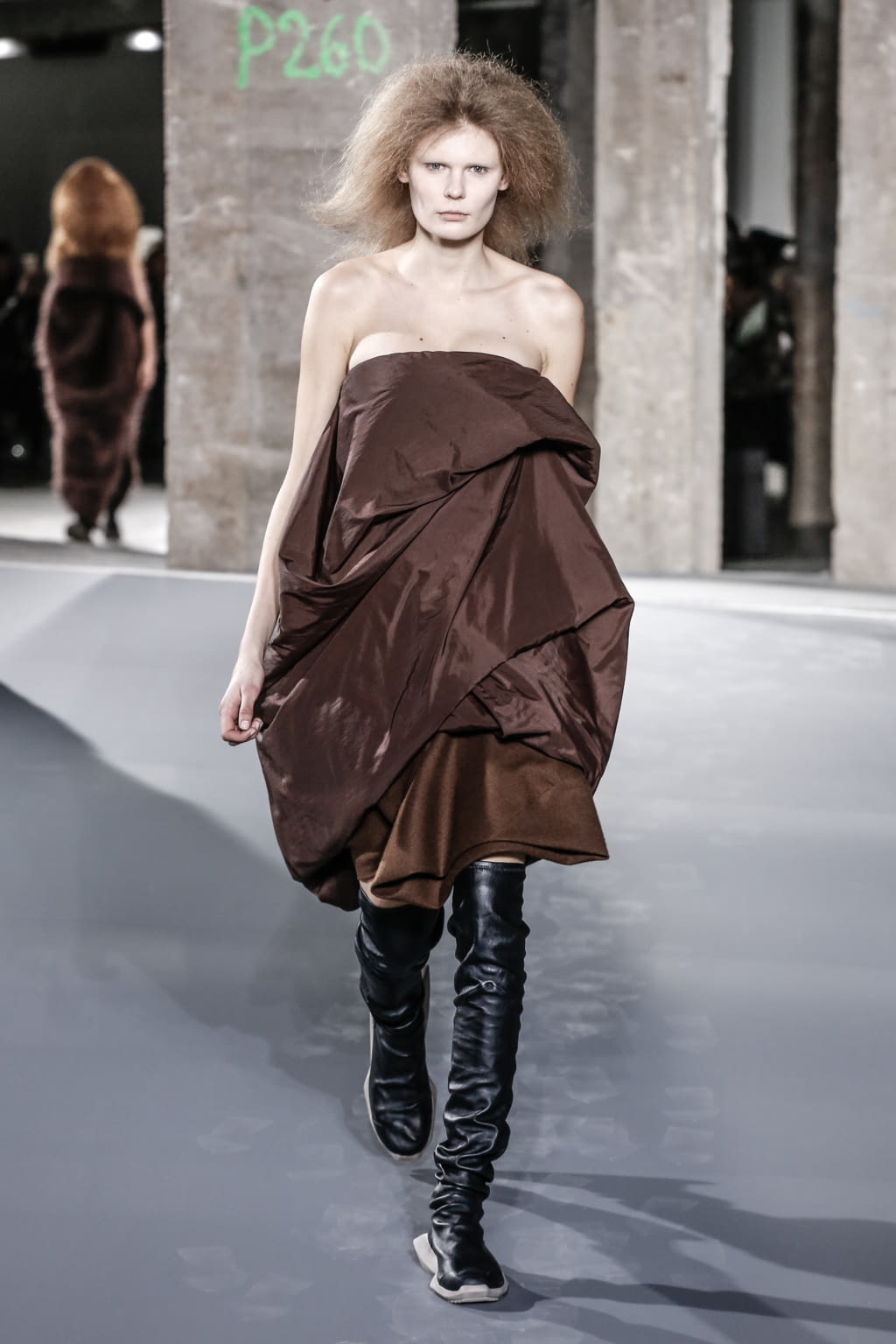 Fashion Week Paris Fall/Winter 2016 look 32 from the Rick Owens collection womenswear